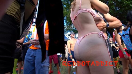 ReddotAddict Sexy Girl in Bikini Booty