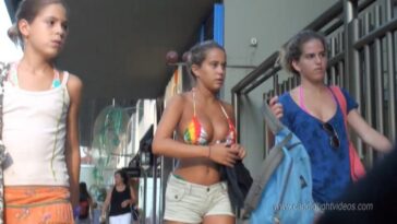 Candidtightvideos Teen Walking in Bikini