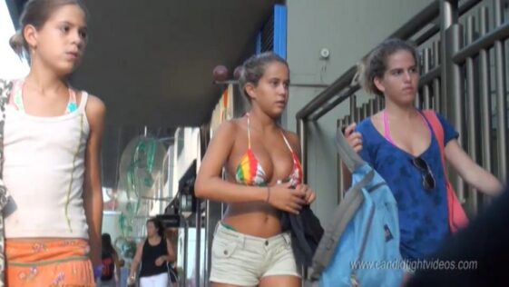 Candidtightvideos Teen Walking in Bikini