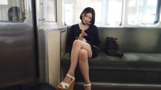 Pcolle Beautiful Asian Girl in the Train