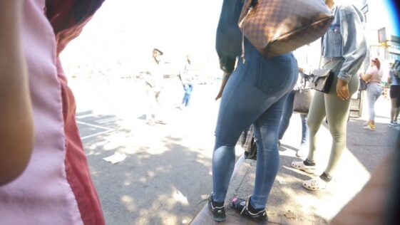 JHBooty Shooter Big Booty Latina in Sexys Jeans