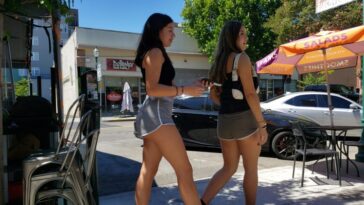 Two Sexys Teen Friends witn Mini Short