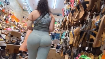 SoCalCandids Sexy PAGW Milf in Spandex Shopping in Mall